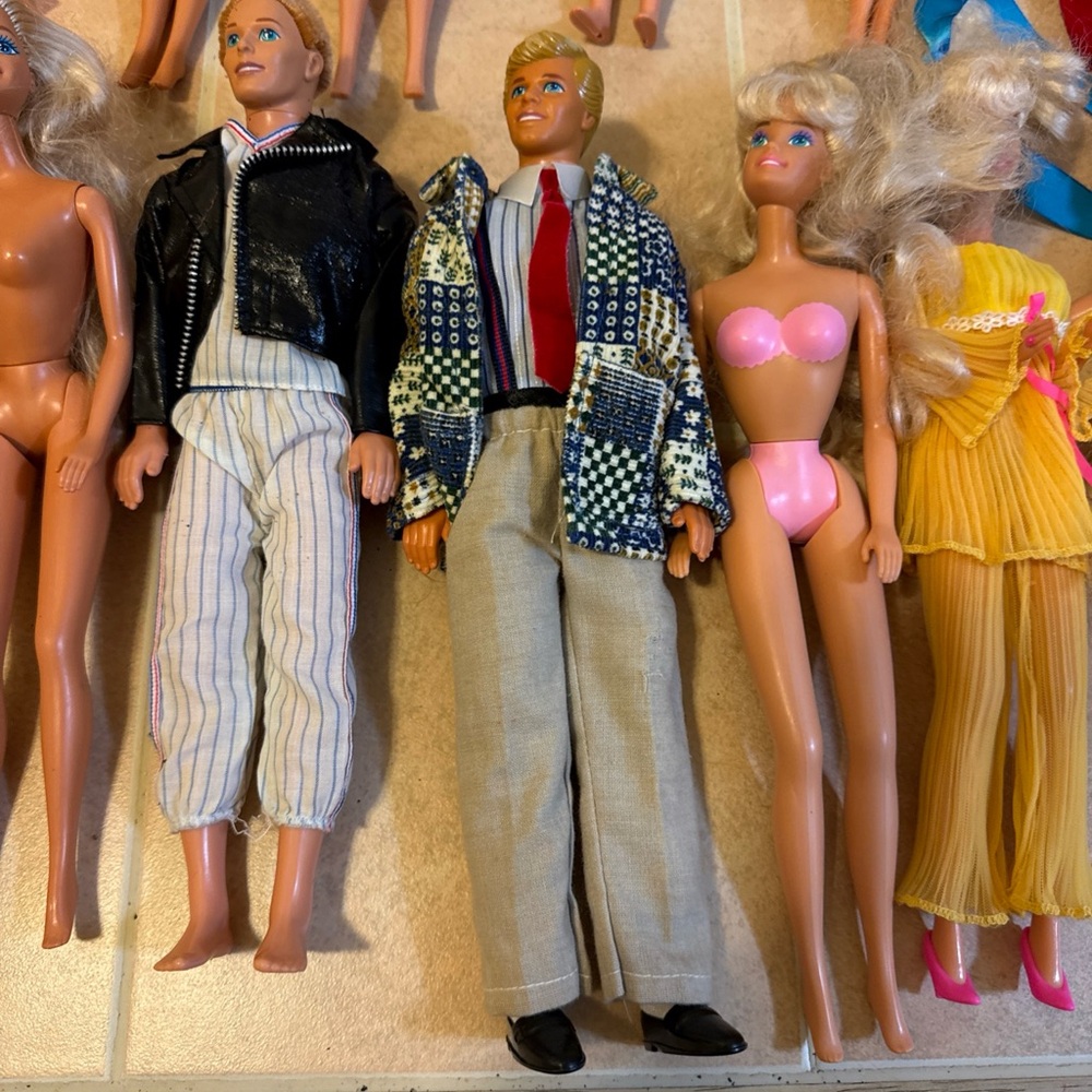 Vintage 60s 70s 80s & 90s Barbie Doll Lot And Some Clothes 21 Dolls - Picture 14 of 16